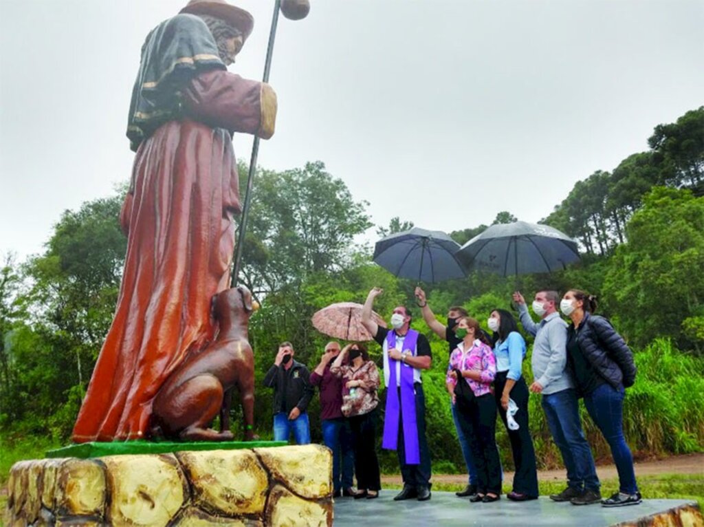 Inaugurado monumento religioso na Comunidade de São Roque em Abdon Batista