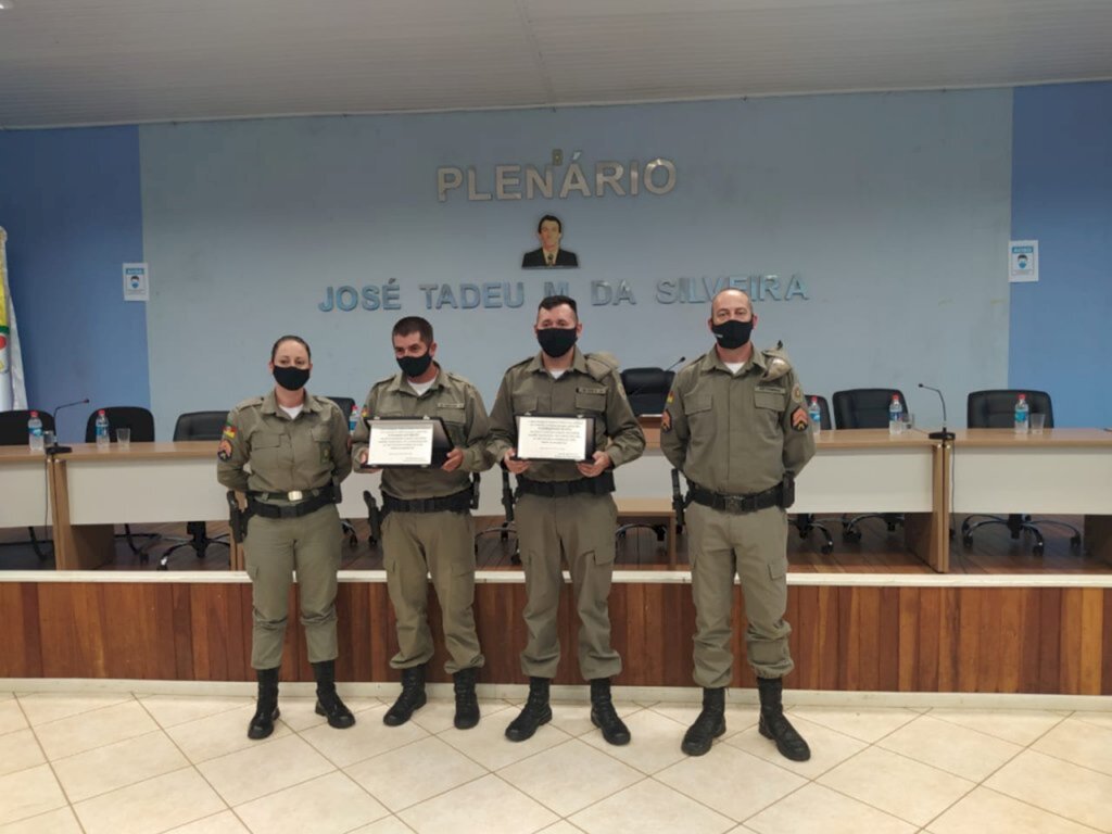 Homenagem a Policiais Militares de Pinhal da Serra