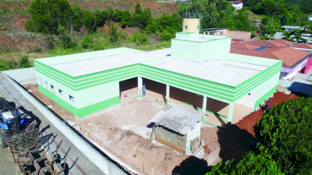 Obras da Nova Pré-Escola Dona Tereza na reta final em Abdon Batista