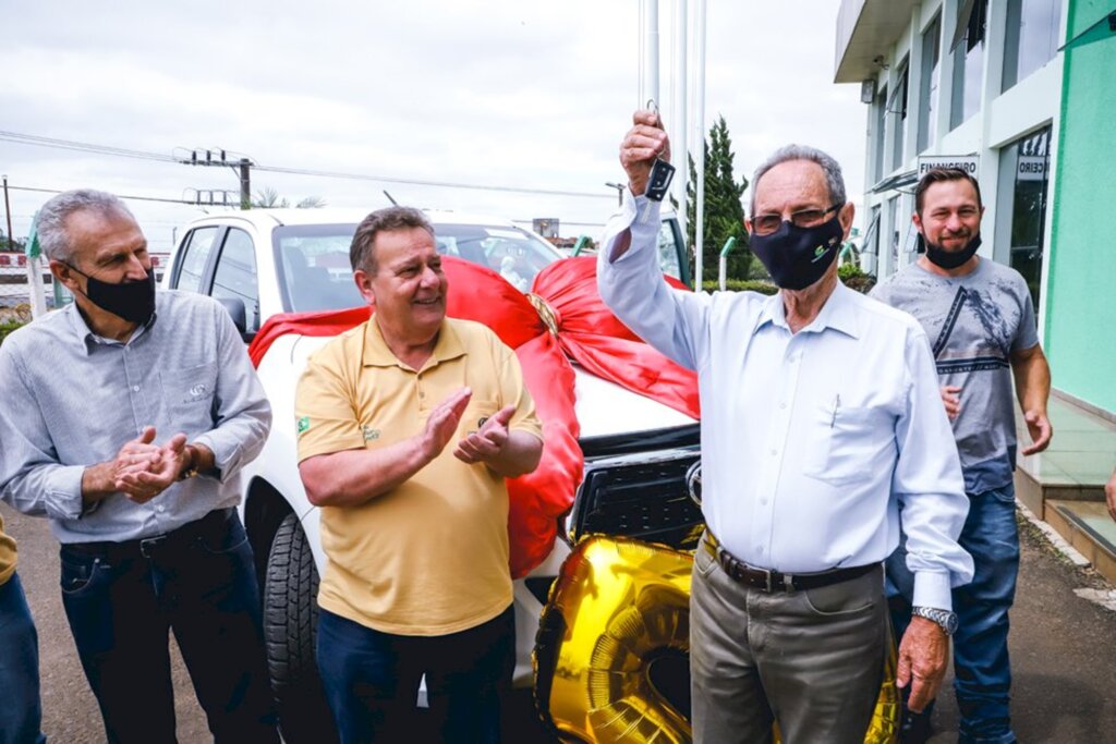 Copercampos entrega carros e motos das promoções 'Aniversário Premiado' e 'Show de Prêmios