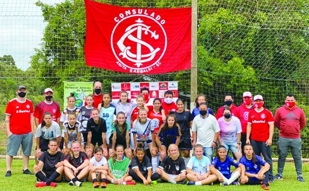 Internacional de Porto Alegre selecionou atletas de futebol feminino em evento no município de Anita