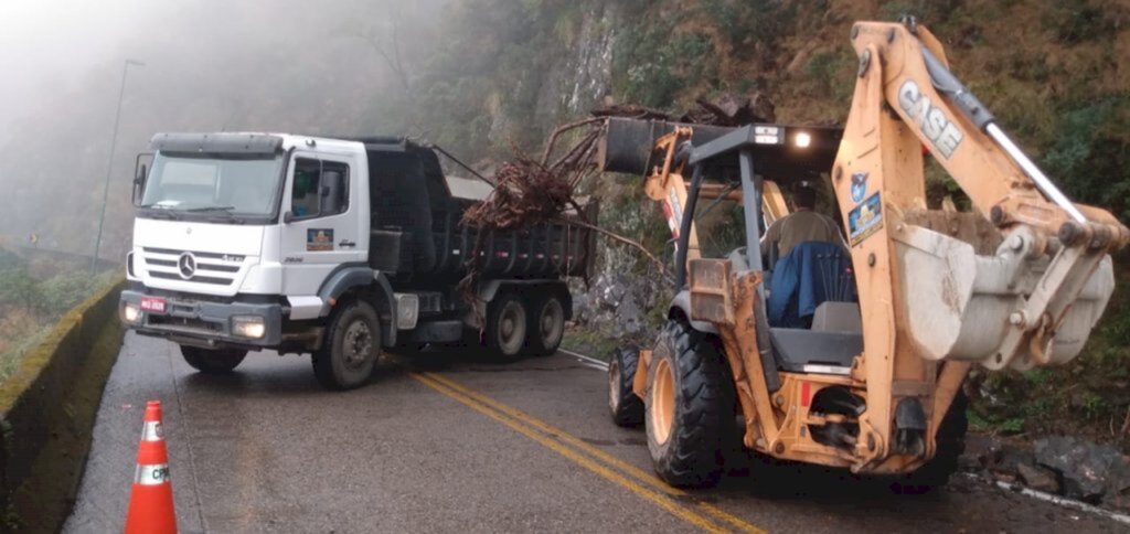 Removida barreira que interditou a Serra do Rio do Rastro