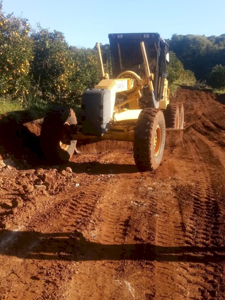 OBRAS REVITALIZA TRECHOS IMPORTANTES DE ESTRADAS RURAIS NO INTERIOR DE PIRATUBA