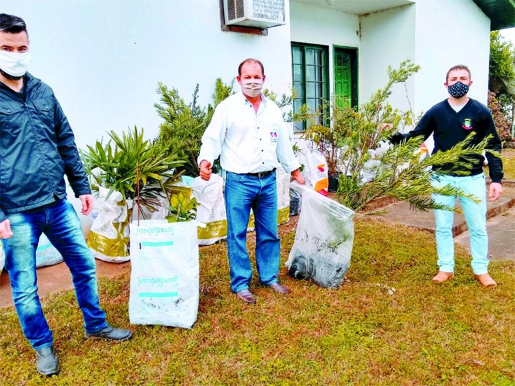 Município e Epagri de Abdon Batista realizam entrega de mudas