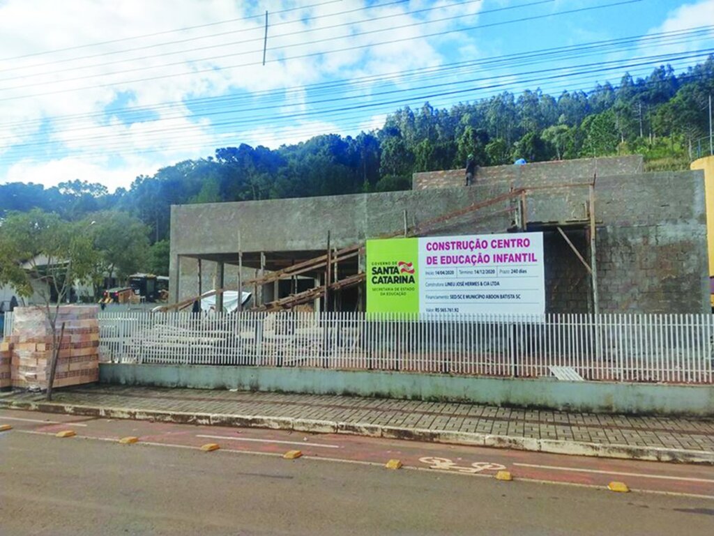 Obras da nova Pré-Escola Dona Tereza avançam em Abdon Batista