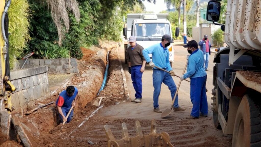 PREFEITURA EXECUTA OBRAS ESTRUTURAIS DE PIRATUBA, EM RUAS HISTÓRICAS EM PARCERIA COM A CASAN