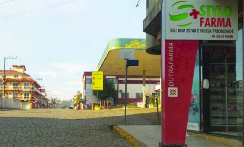  - No dia seguinte às medidas mais rígidas, Anita estava assim, parecendo cidade fantasma
