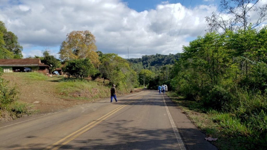 OBRAS REALIZA LIMPEZA DE CANALETAS NO ACESSO SUL EM PIRATUBA