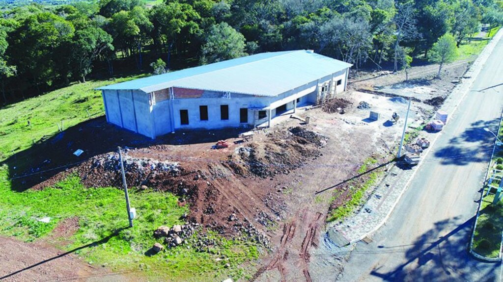 Obras do Centro Comunitário no Parque de Eventos seguem cronograma em Abdon Batista