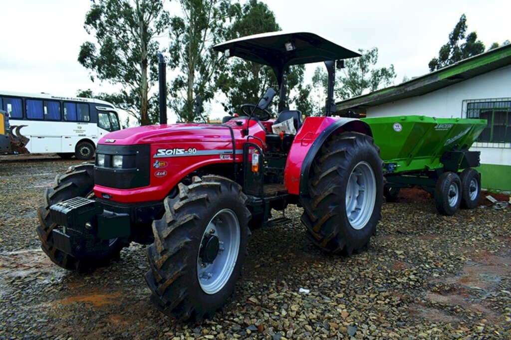 Novos implementos agrícolas são adquiridos pelo município de Cerro Negro