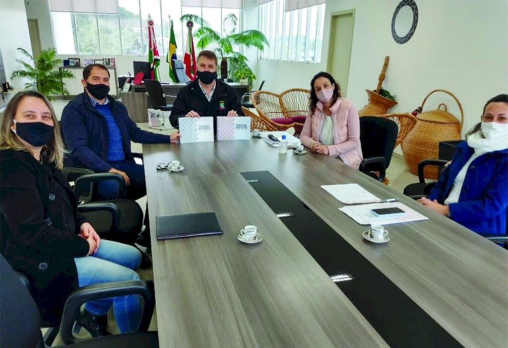 Sebrae entrega estudo de viabilidade para exploração de atividades no Parque Aquático e na Marina de Abdon Batista