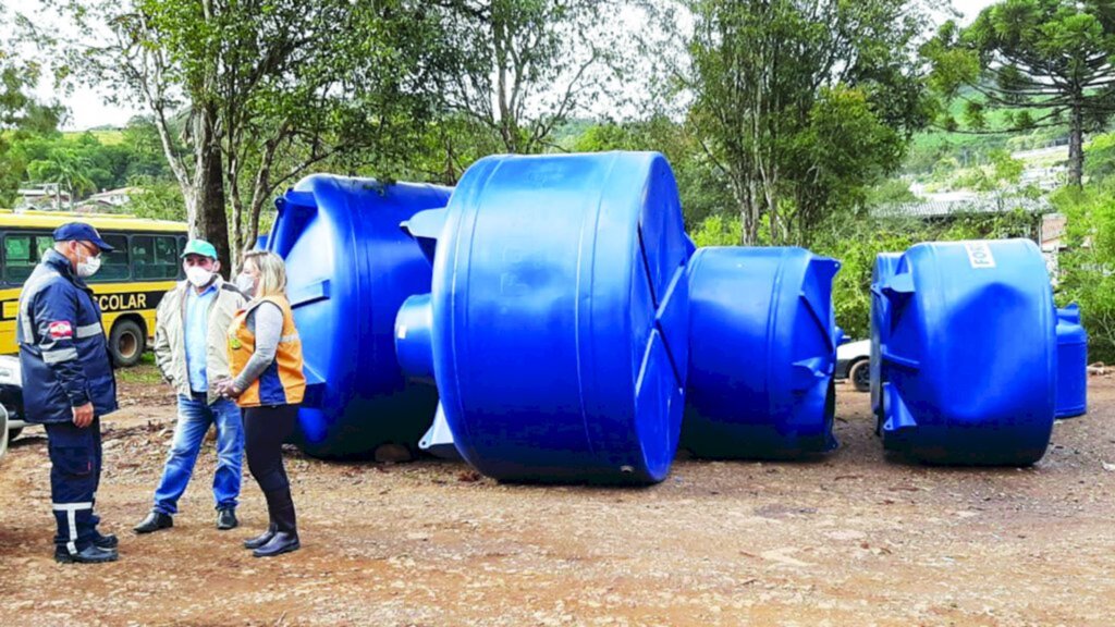 Vargem recebe novas caixas d'água