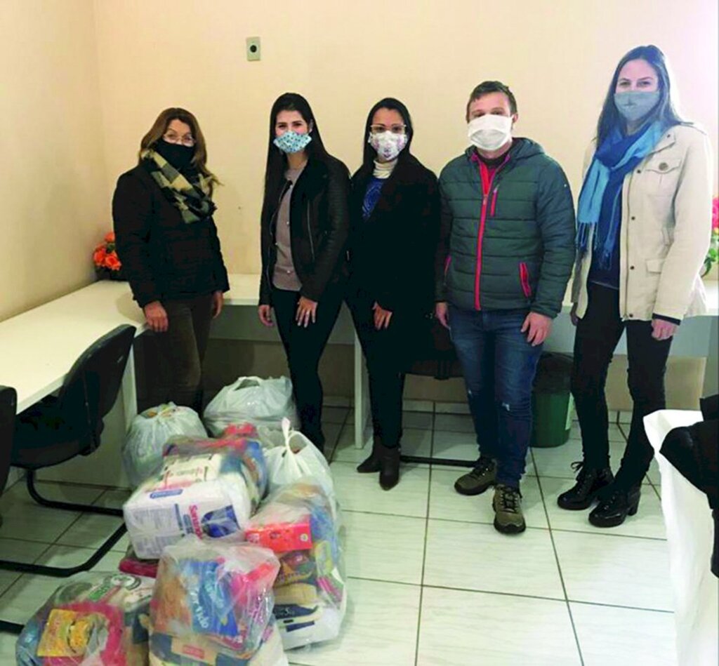 Prefeitura de Pinhal da Serra recebe cestas básicas de colaboradores do Sicredi