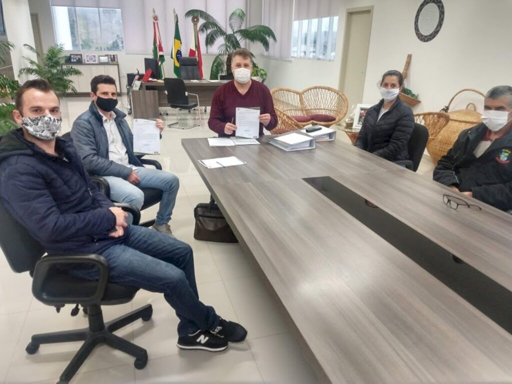 Comunidade de Arroio Bonito em Abdon Batista contará com Quadra Esportiva Coberta