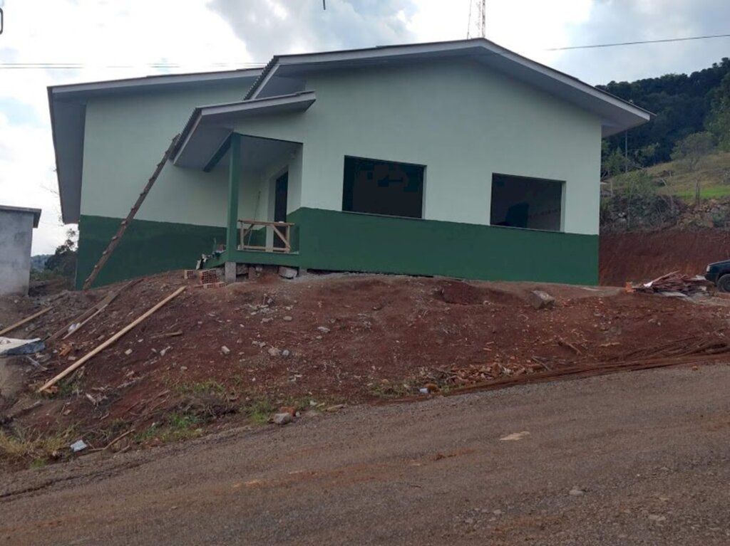 Nova Cancha de Bocha em Abdon Batista  recebe pintura