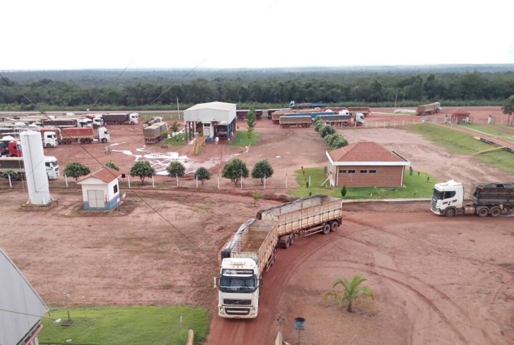 Sojicultores da filial da Coocam no MT sofrem com excesso de chuva durante a colheita.