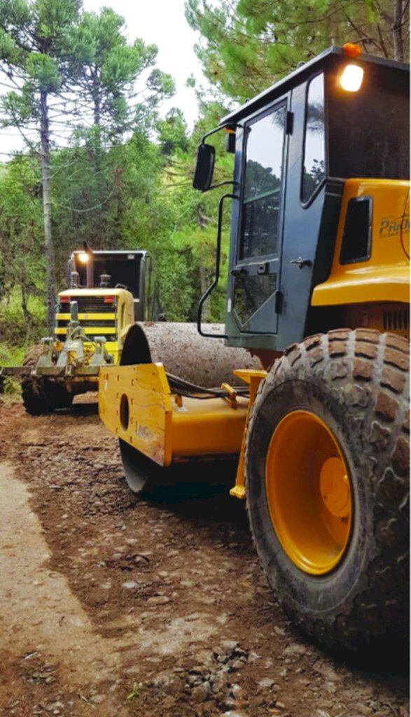 Trabalho de manutenção de estradas no interior do município de Cerro Negro é finalizado