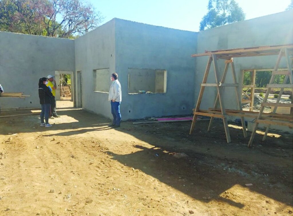 Prefeito Lucimar acompanha obras em andamento em Abdon Batista