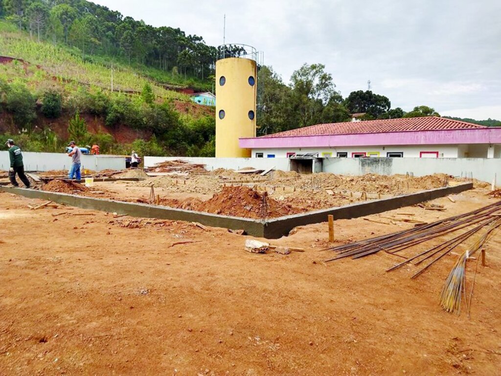 Construção da nova  Pré-Escola Dona Tereza em andamento em Abdon Batista