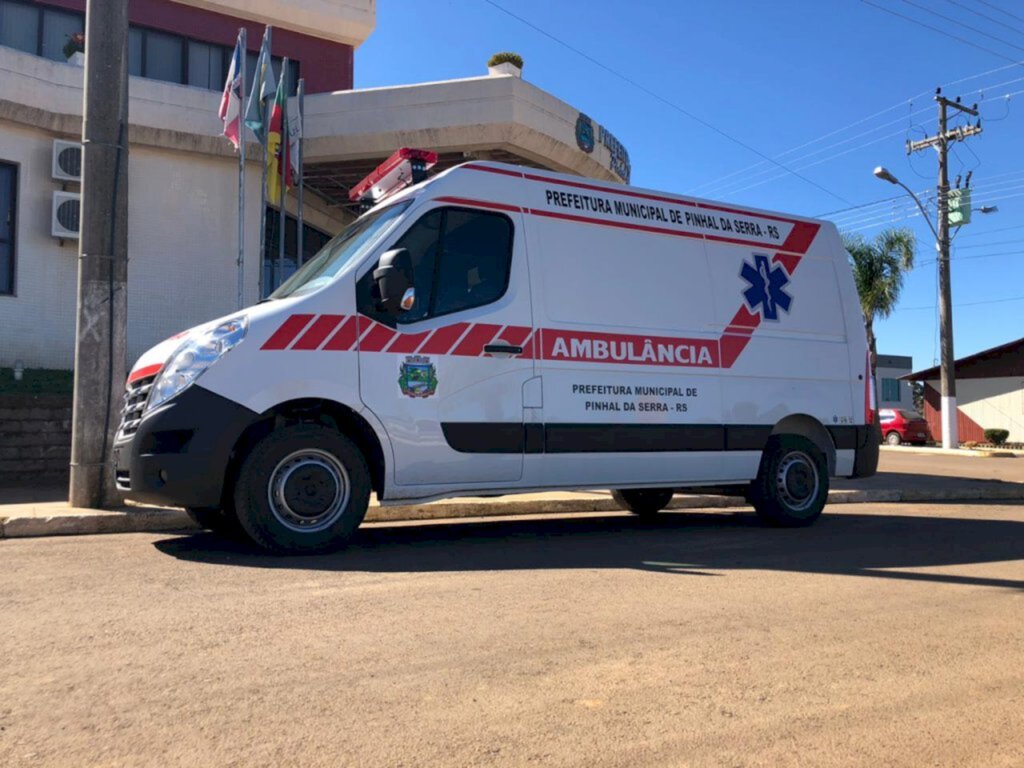 Município de Pinhal da Serra  adquire ambulância com  recursos próprios