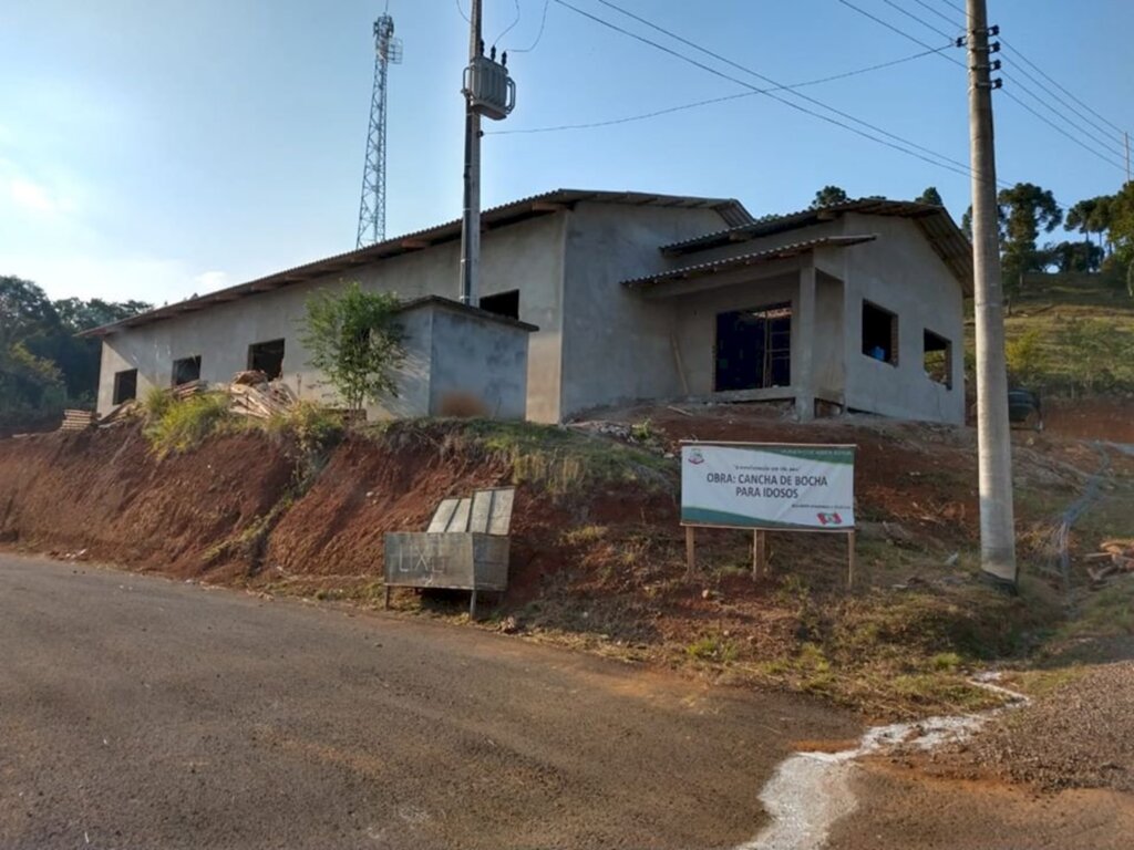 Nova Cancha de Bocha segue em construção em Abdon Batista