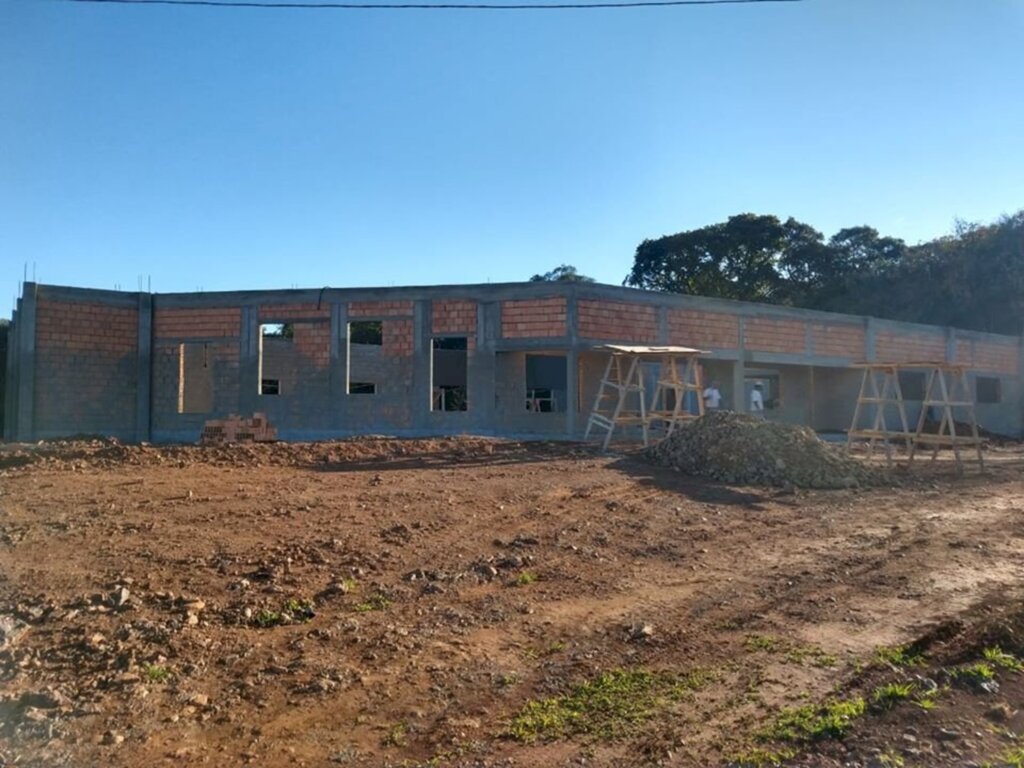Obras do Centro Comunitário no Parque de Eventos em Abdon Batista seguem em andamento