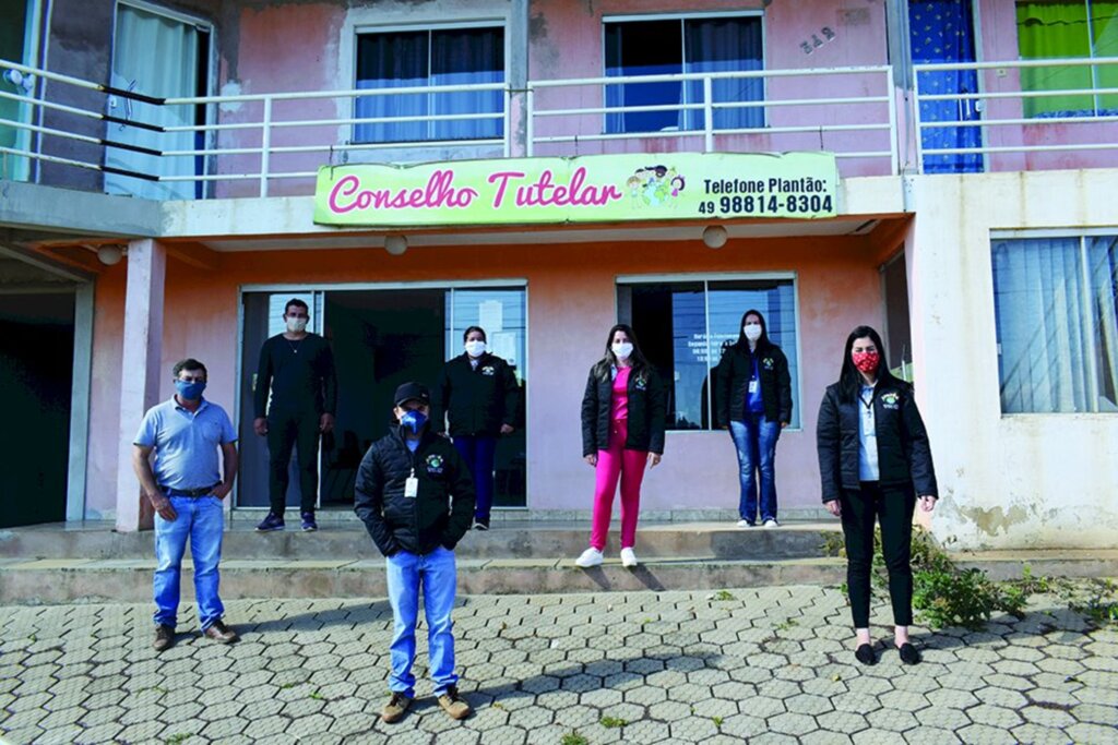 Conselho Tutelar de Cerro Negro recebe novo uniforme