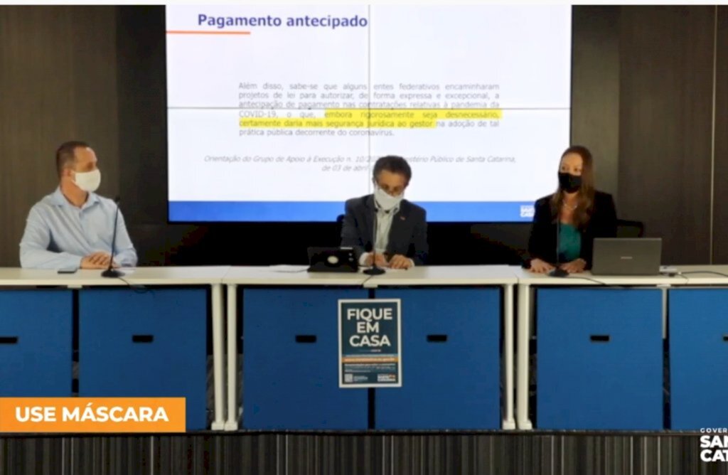 Governo admite erros e justifica pagamento antecipado de respiradores
