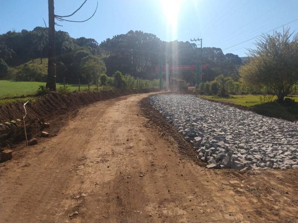 Serviços de infraestrutura da Avenida 26 de Abril em Abdon Batista
