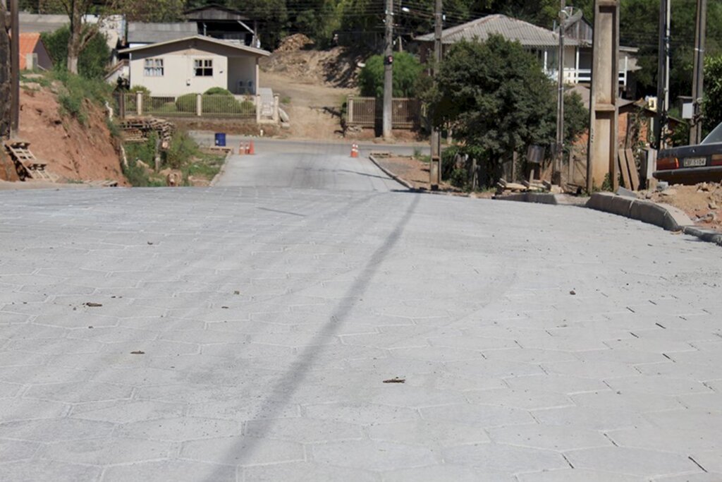 Obras de pavimentação continuam em andamento  em Anita Garibaldi