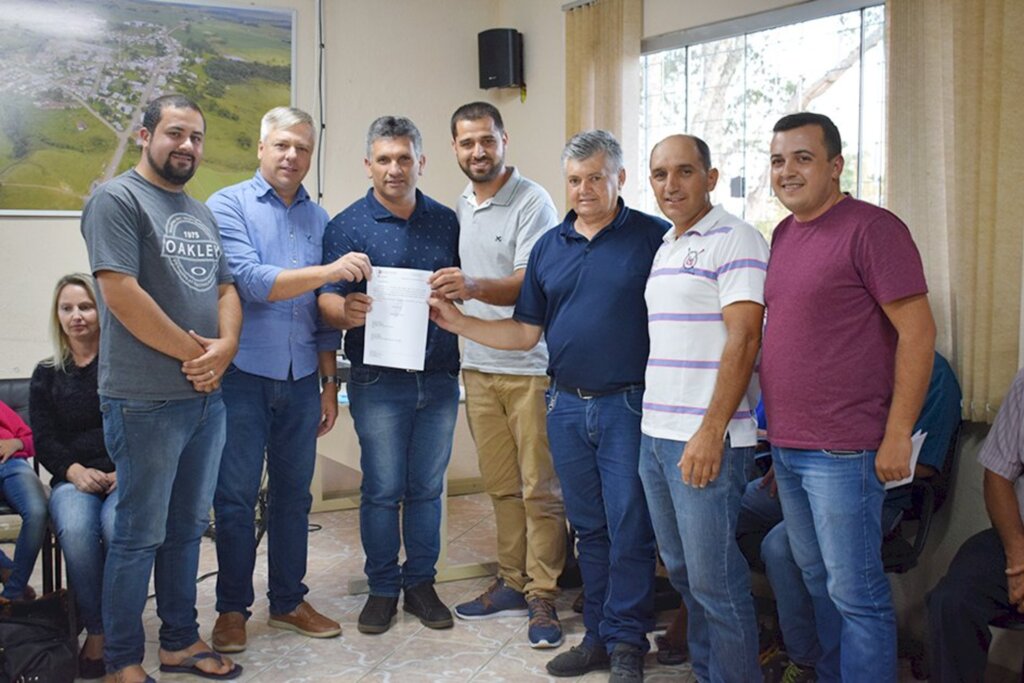 Entrega oficial da emenda para construção de passeio público em Cerro Negro