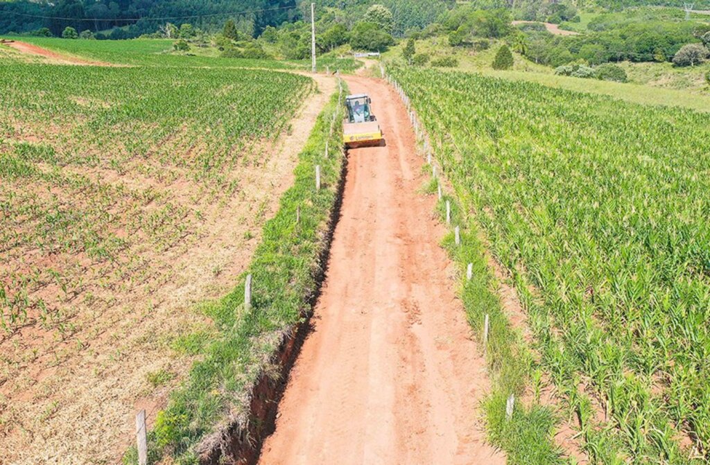 Melhorias em estradas rurais de Celso Ramos