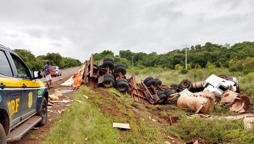 Caminhoneiro anitense sofre acidente em Santo Antônio das Missões