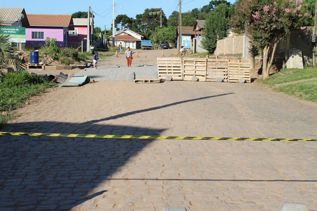Trânsito parcialmente  interrompido nas ruas João Elias Ambrosio e Alexandre Freski