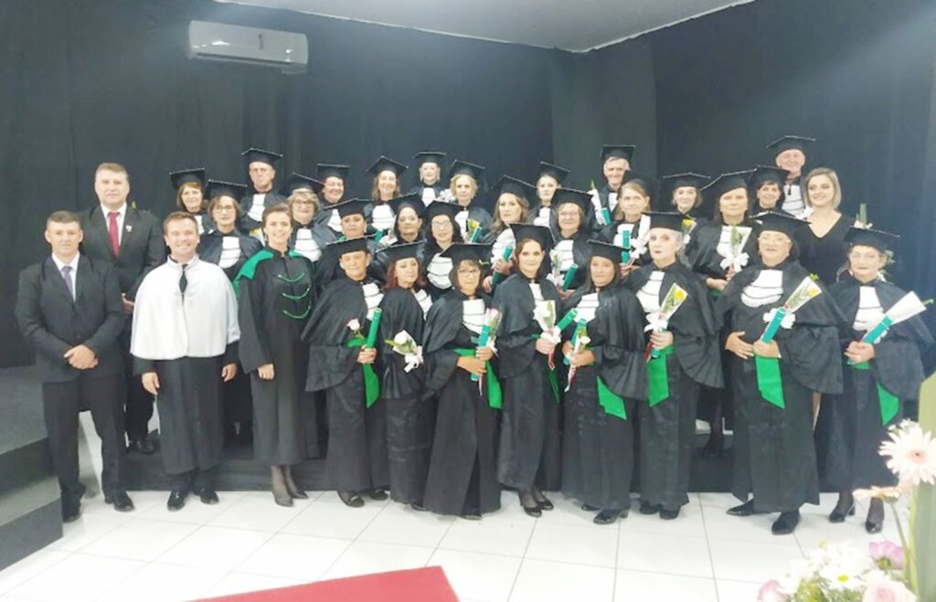 Grupo de Idosos de Abdon  Batista se forma na  Universidade da Terceira Idade