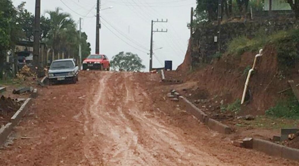 Obras na rua João Elias Ambrosio causam transtornos aos moradores