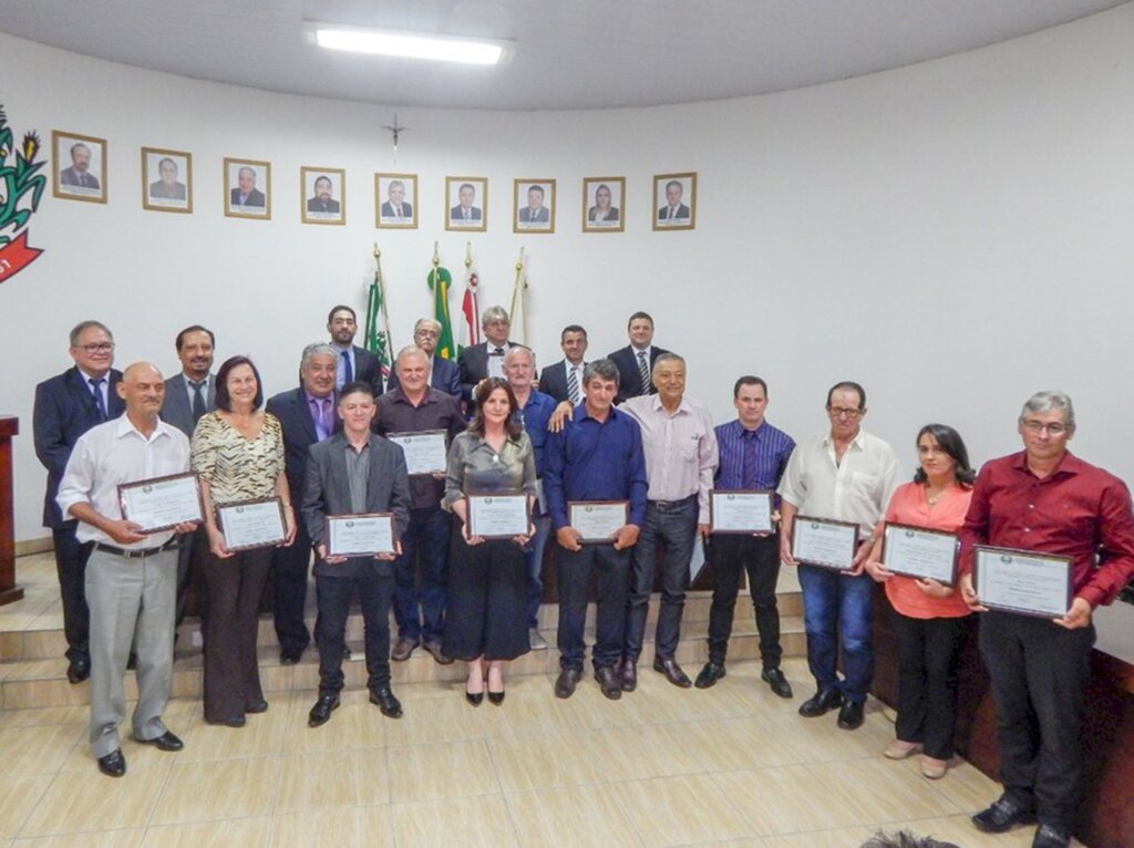 Câmara de Vereadores presta homenagens  com títulos de Cidadãos Campo-belenses
