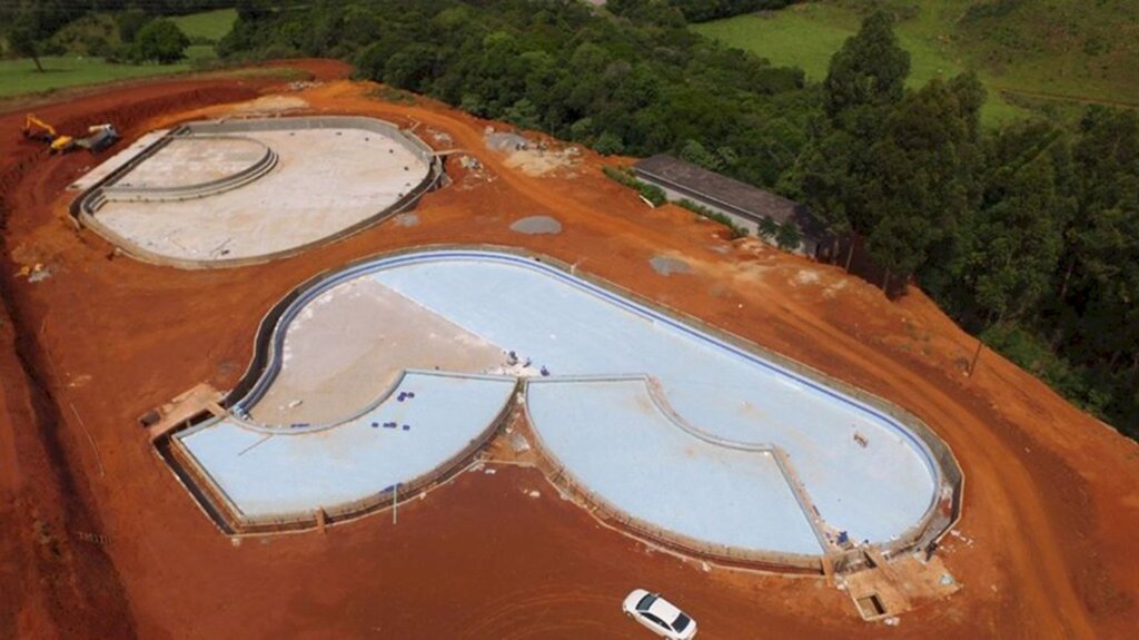 Obras do Parque Aquático de Abdon Batista  seguem em andamento
