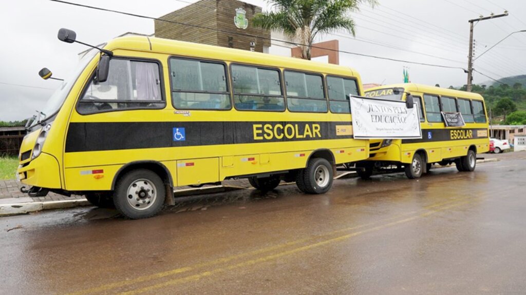 Vargem é contemplada com dois novos  micro-ônibus para o transporte escolar