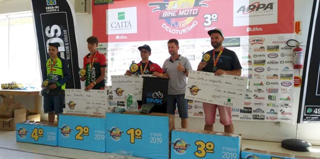 Ciclistas de Abdon Batista se destacam no desafio 12 Horas Atual FM e Bike Moto