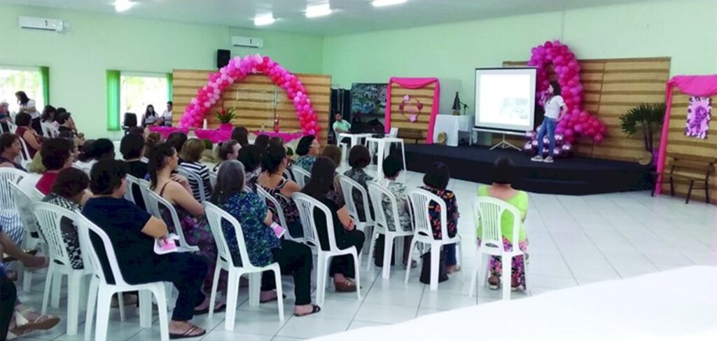 Sicoob Credicanoas participa de evento  direcionado ao Outubro Rosa