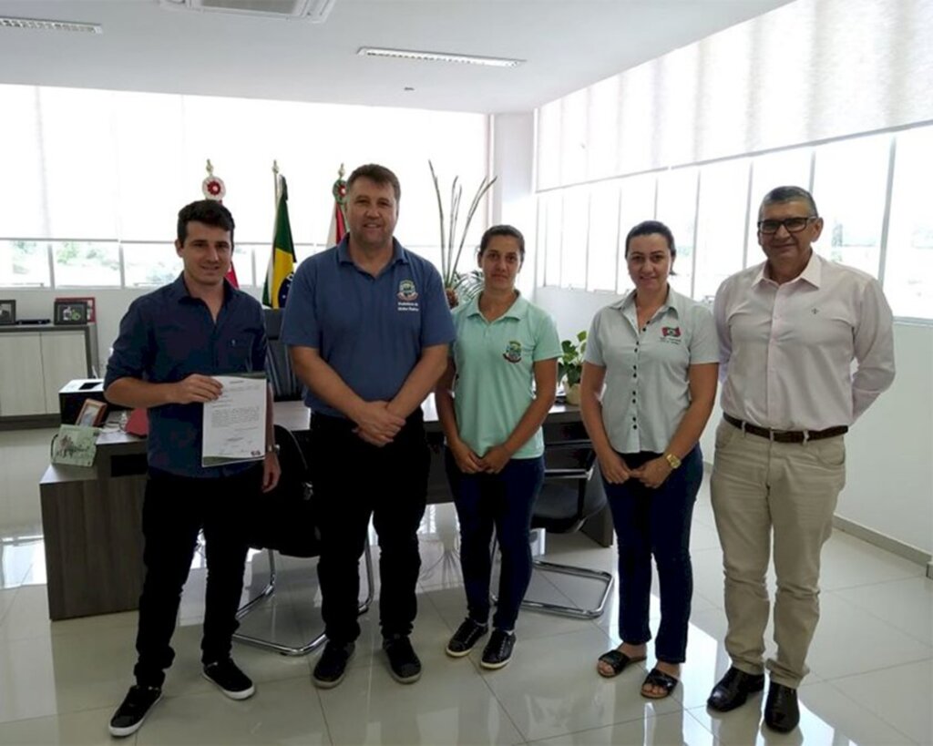 Administração municipal assina ordem de serviço para construção de portais turísticos