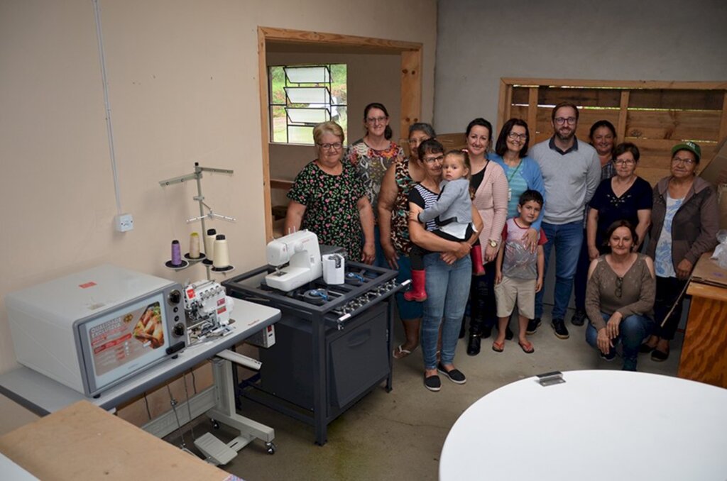 Clube de Mães 'Mães amigas de Santo Anjo'  é contemplado com equipamentos