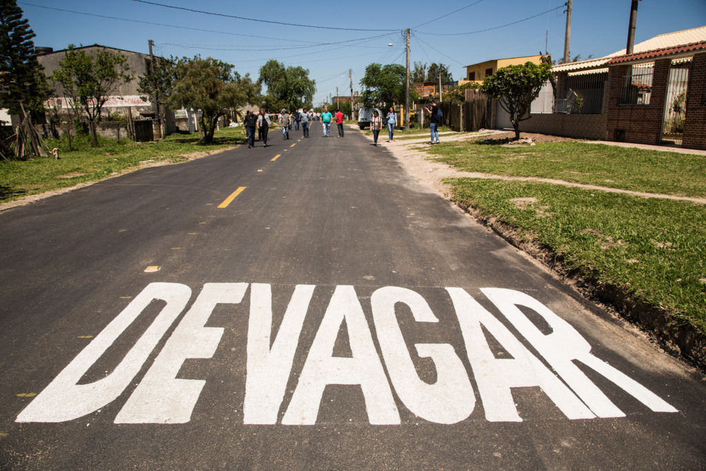 Comunidade recebe vias pavimentadas