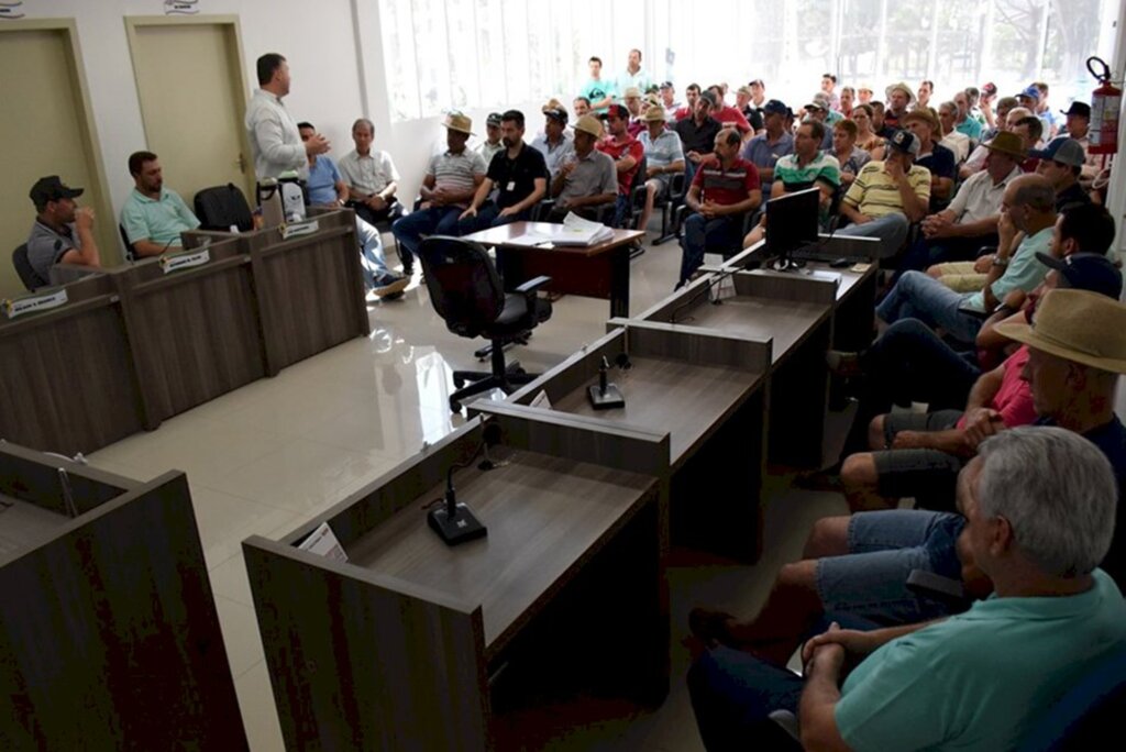 Administração de Abdon entrega cerca de R$ 30 mil em compensação financeira aos produtores rurais