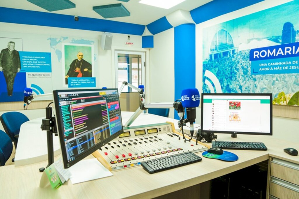 Rádio Cultura inaugura novo estúdio com desing dedicado aos fundadores e à Romaria de Aparecida