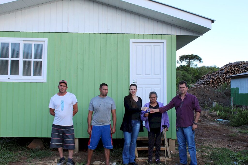 Prefeitura de Anita realiza entrega de mais uma casa no município
