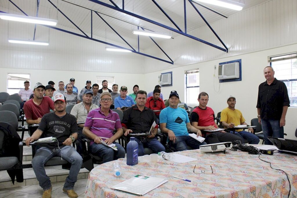 Servidores da Secretaria de Obras de Anita recebem capacitação