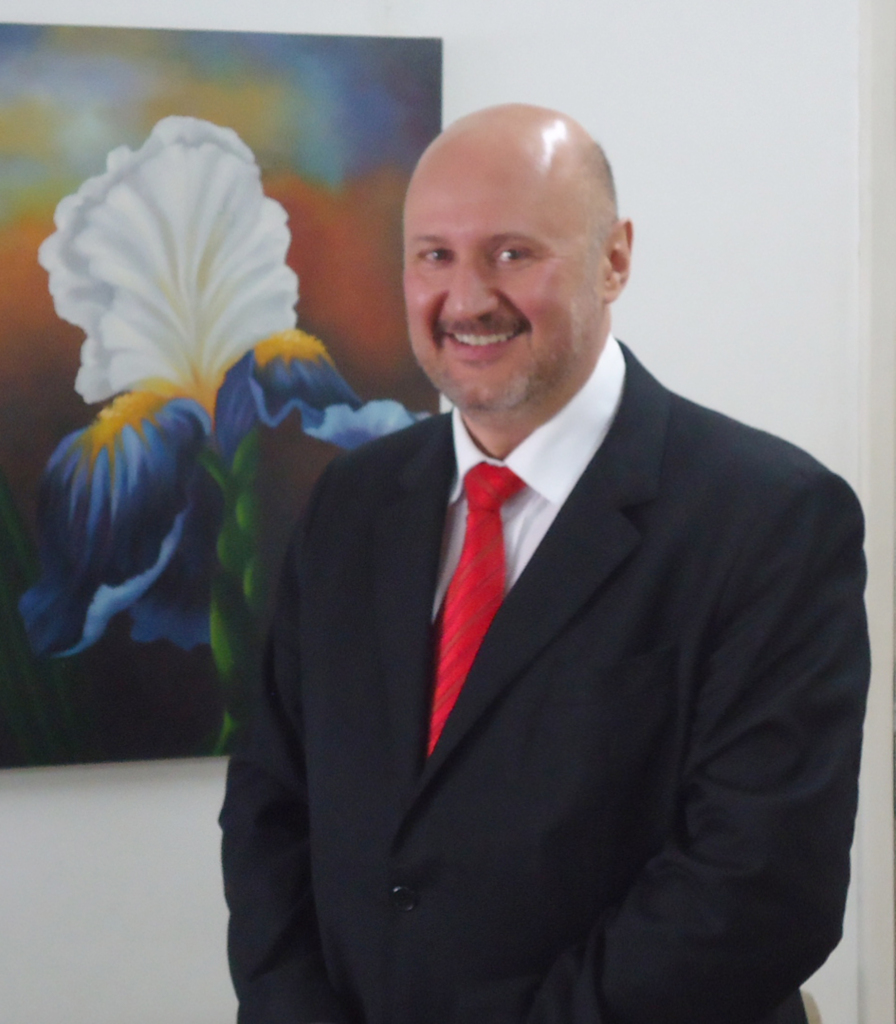 Jor. Adelcio Machado dos Santos (MTE/SC nº 4155 - JP) Diretor da Associação Catarinense de Impren - Adelcio Machado