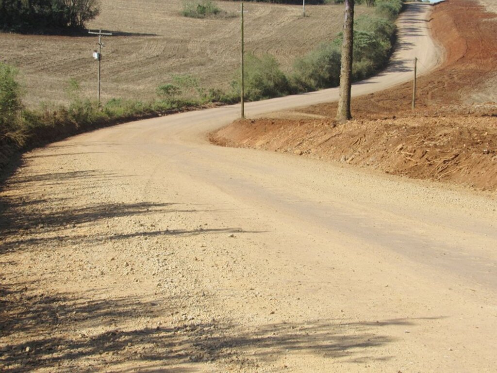Prefeitura de Pinhal da Serra realiza  patrolamento na RS-456
